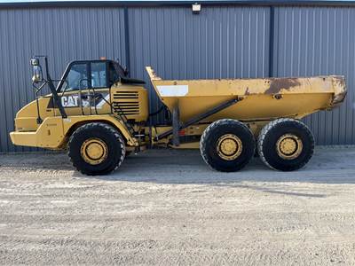 Caterpillar 725 Articulated Truck