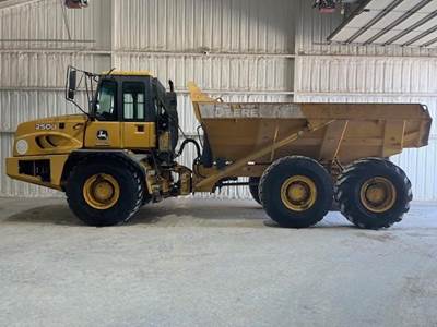 John Deere 250D Articulated Dump Truck