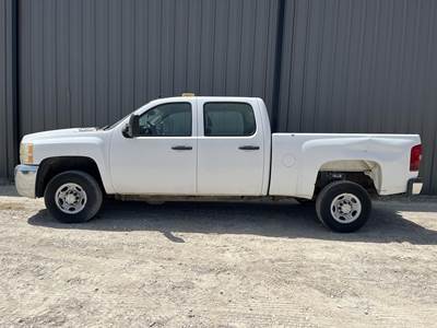 Chevrolet Silverado 2500 Single Axle Cab & Chassis Truck - Gmc, 364HP, Automatic