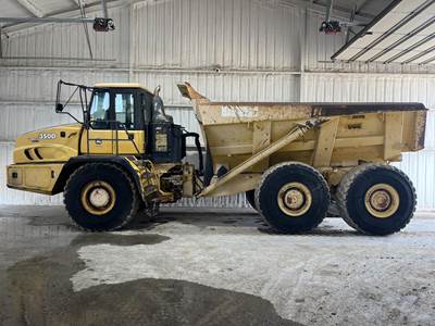John Deere 350D Off-Highway Truck