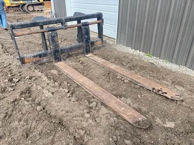 Set  Wheel LoAder Forks ThAt CAme Off A IT38G.