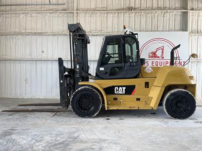 Caterpillar P33000 Pneumatic Tire Forklift - 33069lb Capacity, 11ft Lift Height