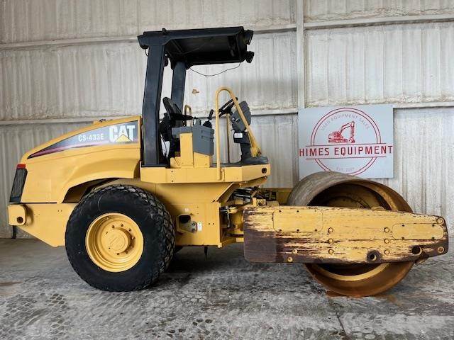 2004 Caterpillar CS-433E Vibratory Smooth Drum Roller Compactor For ...