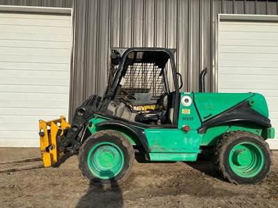 JCB 520 Telehandler - 4400lb Capacity, 16ft Lift Height, 10ft Reach
