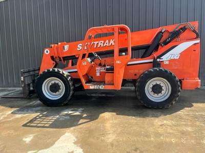 SkyTrak 8042 Telehandler - 8000lb Capacity, 42ft Lift Height