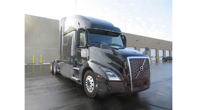 2022 Volvo VNL860 Sleeper Semi Truck APU 9511 Engine Hours 455K Miles Free Warranty