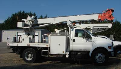 2000 Caterpillar F-750 Boom/Line Truck