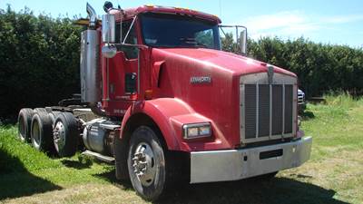 1998 Kenworth T800 Day Cab Truck
