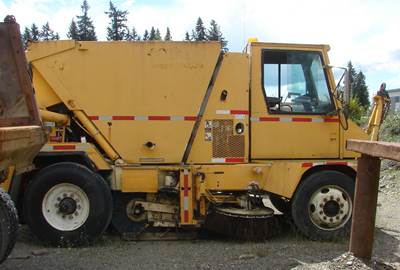 1992 FMC Johnson Sweeper Truck