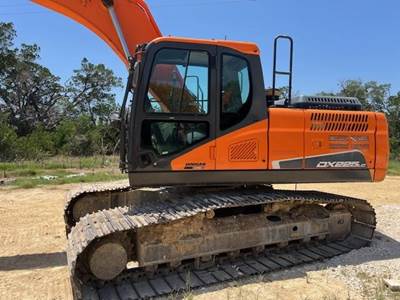 Doosan DX225LC-5 Excavator
