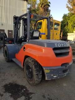 Toyota 8FD70U Pneumatic Tire Forklift