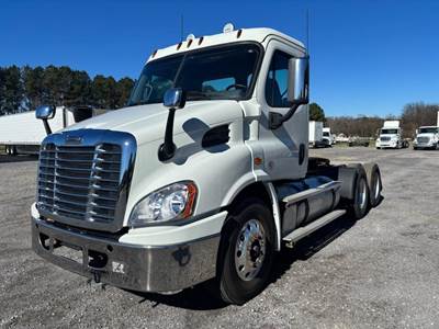 Freightliner Cascadia 113 Day Cab Truck - Detroit 470HP, 18 Speed Manual