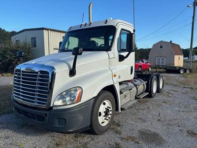 Freightliner Cascadia 125 Day Cab Truck - Detroit 450HP, 10 Speed Amt