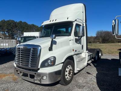 Freightliner Cascadia 125 Day Cab Truck - Detroit 455HP, 12 Speed Dt12 Automatic