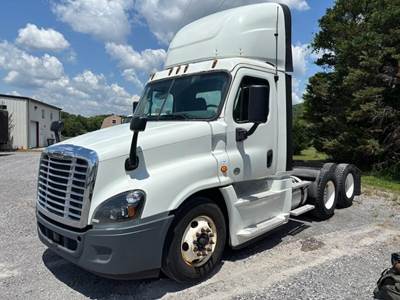 Freightliner Cascadia 125 Day Cab Truck - Cummins 400HP, 10 Speed Ultrashift Automatic