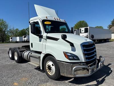 Freightliner Cascadia 126 Day Cab Truck - Detroit 451HP, 12 Speed Dt12 Automatic
