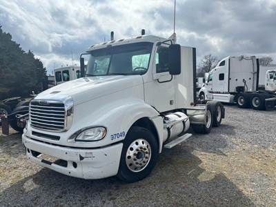 Freightliner Columbia 120 Day Cab Truck - Detroit 475HP, 10 Speed Manual