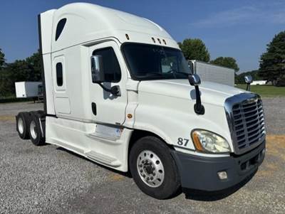 Freightliner Cascadia 125 Sleeper Semi Truck - 72" Raised Roof Sleeper, Detroit 500HP, 13 Speed Manual