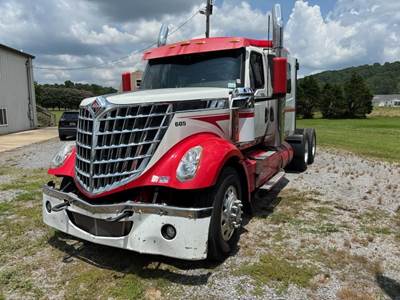 International LoneStar Sleeper Semi Truck - Flat Top Sleeper, Cummins 605HP, 18 Speed Manual