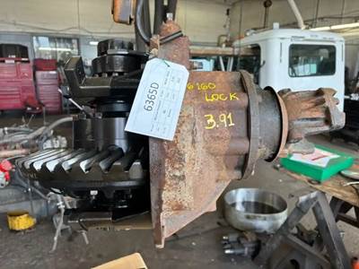 Meritor-Rockwell RD46160 Rear Axle Assembly for a 2018 Freightliner CORONADO