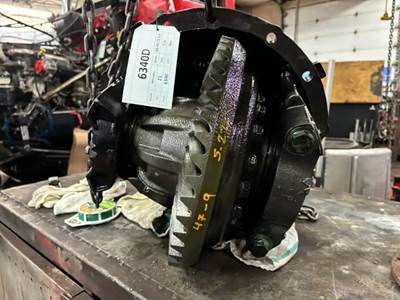Mercedes-Benz ARS-21.0-4 Rear Differential for a 2017 Freightliner M2 ...
