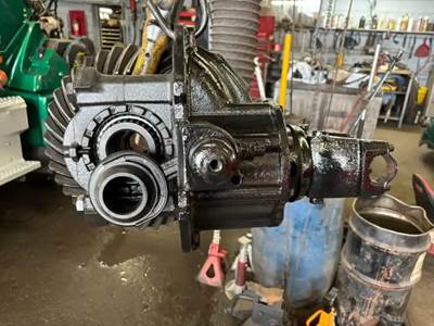 Meritor-Rockwell 40-145 Rear Differential for a 2010 Peterbilt 389