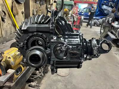 Meritor-Rockwell MT40-14X Rear Differential for a Freightliner Cascadia