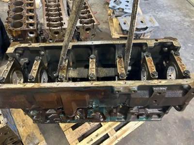 International DT466E Engine Block / Cylinder Block
