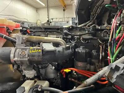 Detroit DD15 Engine - 560 HP