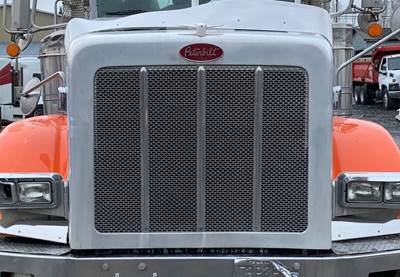 2012 Peterbilt 367 Complete Grille