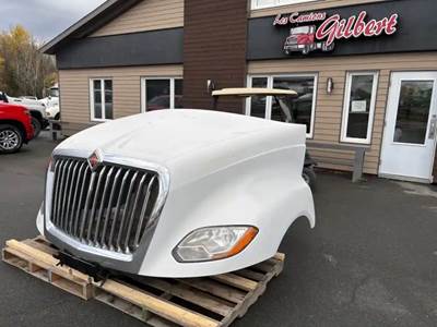 International LT625 Hood