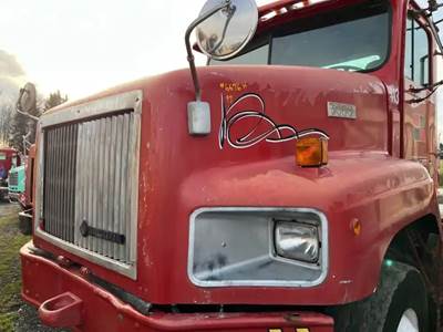 International Paystar 5000 Hood for a 1997 International 5000 PAYSTAR