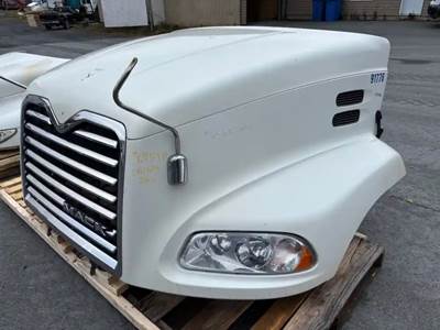 Mack Pinnacle CXU613 Hood for a 2014 Mack CXU613