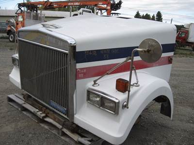 Volvo / WhiteGMC Hood for a 1988 Volvowhitegmc