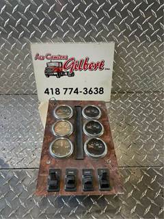 International 9900 Instrument Panel Cluster