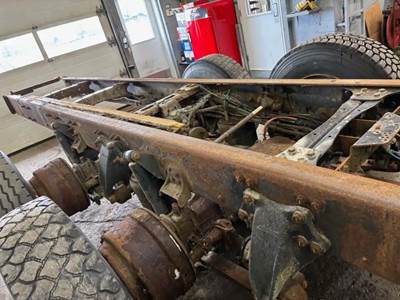 Freightliner AIRLINER Suspension for a 2011 Freightliner M2 112