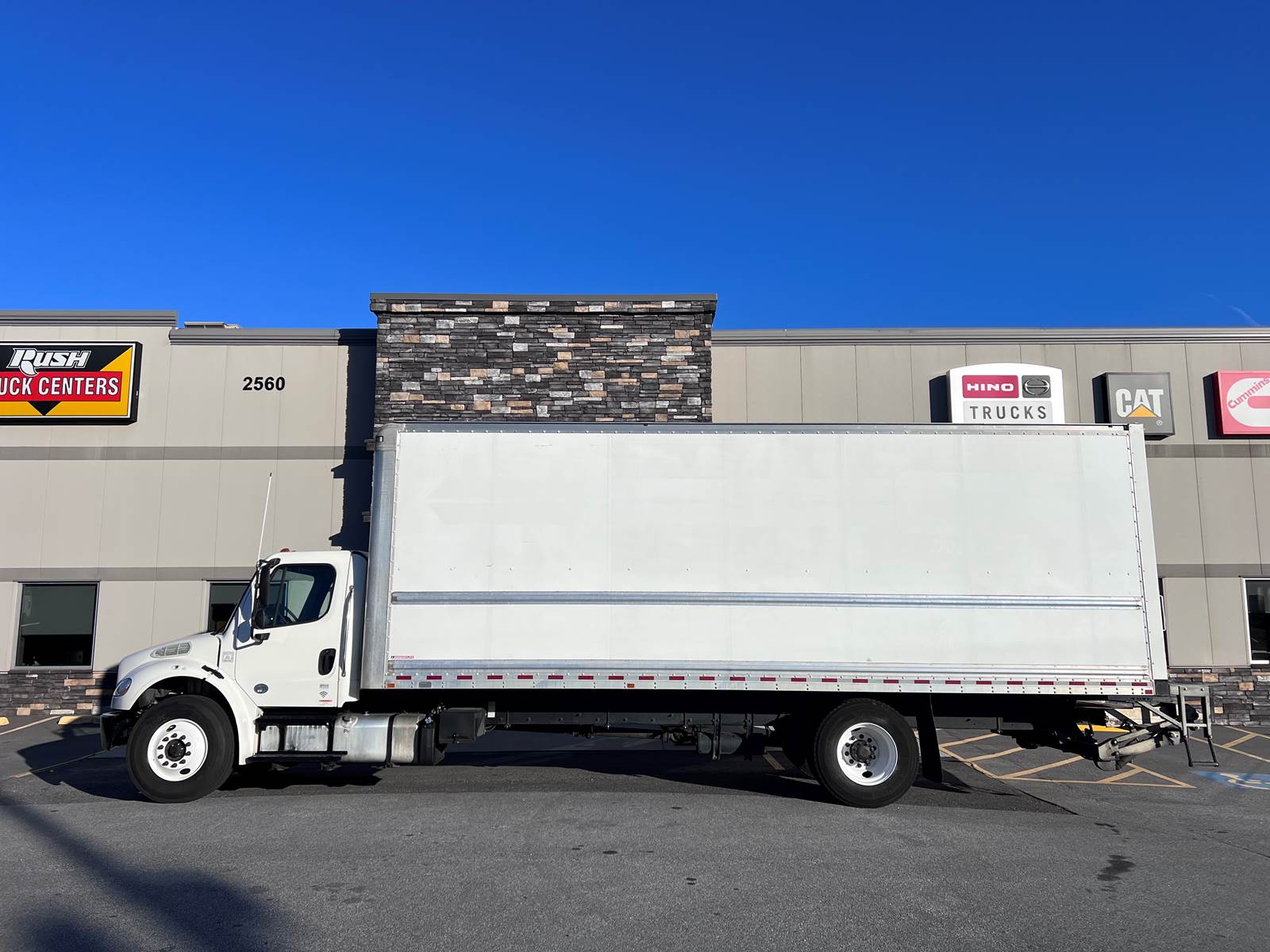 2018 Freightliner M2 Box Truck 26 FT Liftgate Dry Box Van For