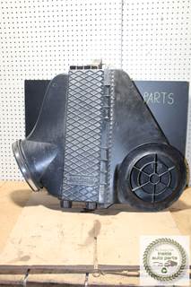 2017 Freightliner Cascadia Air Cleaner / Air Filter Housing