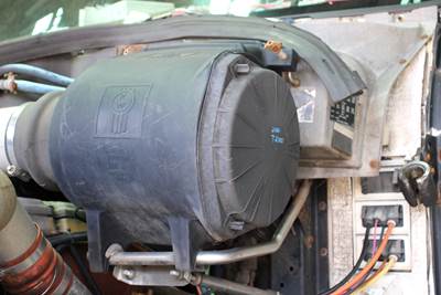 2000 Kenworth T2000 Air Cleaner / Air Filter Housing