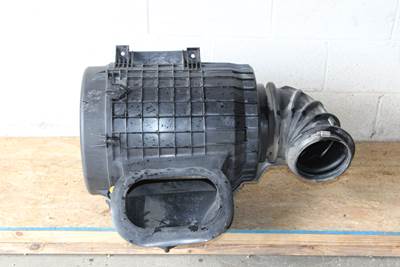 2020 Volvo VNL Air Cleaner / Air Filter Housing
