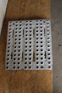 2020 Volvo VNL Deck Plate / Catwalk