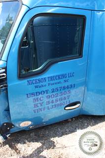 2019 Kenworth T680 Driver Door