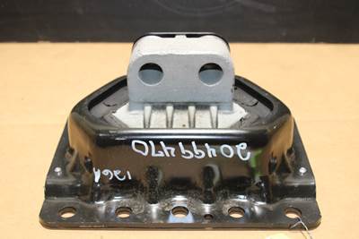 Volvo D13 Engine Mount