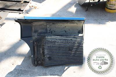 2007 Volvo VT Fender