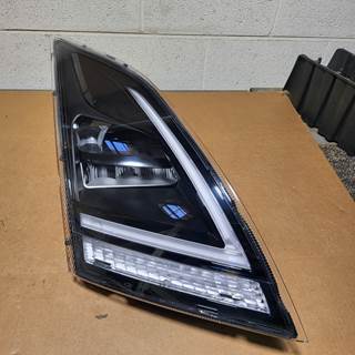 Volvo VNL Headlight Assembly