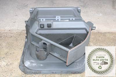 2019 Volvo VN/VNL Interior Dog House