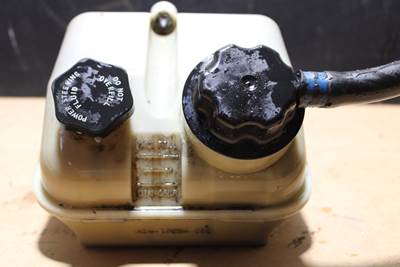 2015 Freightliner Cascadia Power Steering Reservoir