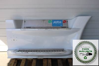 2018 Freightliner Cascadia Step Fairing