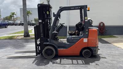 Toyota 8FGCU32 Cushion Tire Forklift - 3900lb Capacity