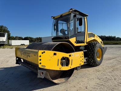 BOMAG BW211D-5 Smooth Drum Roller Compactor